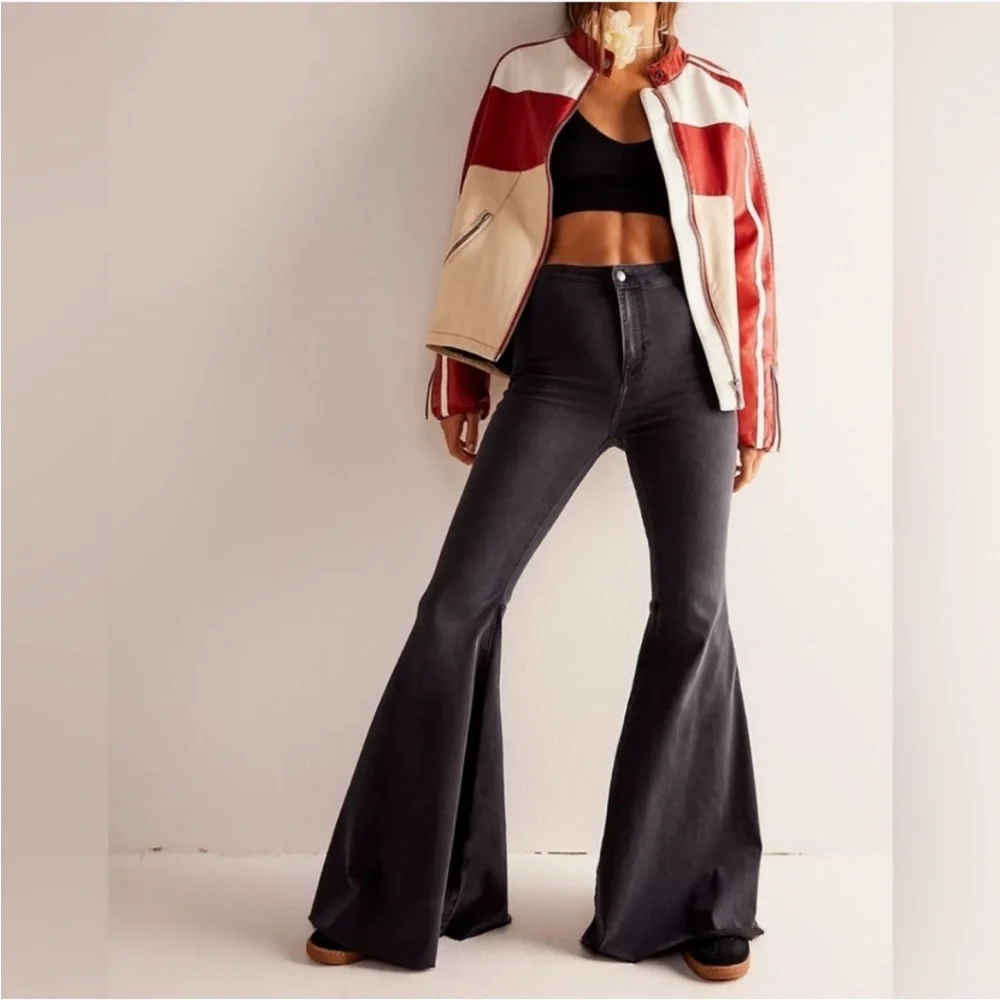 Free People We The Free Just Float on Super Flare Jeans Washed Black Raw Hem- 25 - Picture 3 of 14